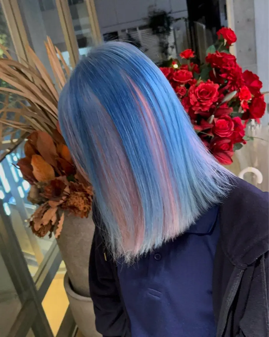 ミディアム カラー ブルーカラー デザインカラー インナーカラー ピンクカラー ヘアカラー アニメ好き🎮メンズ ブリーチカラー/僚汰のヘアスタイル