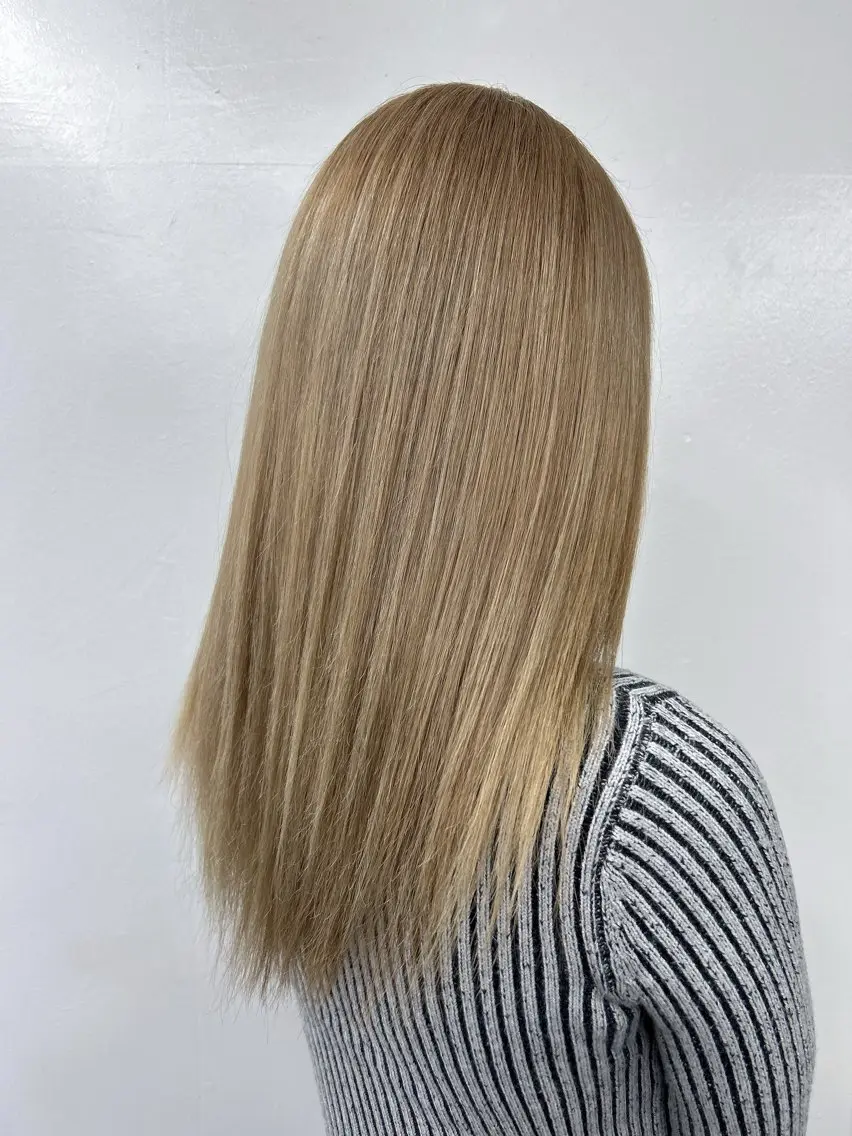 セミロング カラー ベージュカラー ハイトーンカラー ミルクティーベージュ ヘアカラー トリートメント レイヤー/エクステ alpha下妻のヘアスタイル