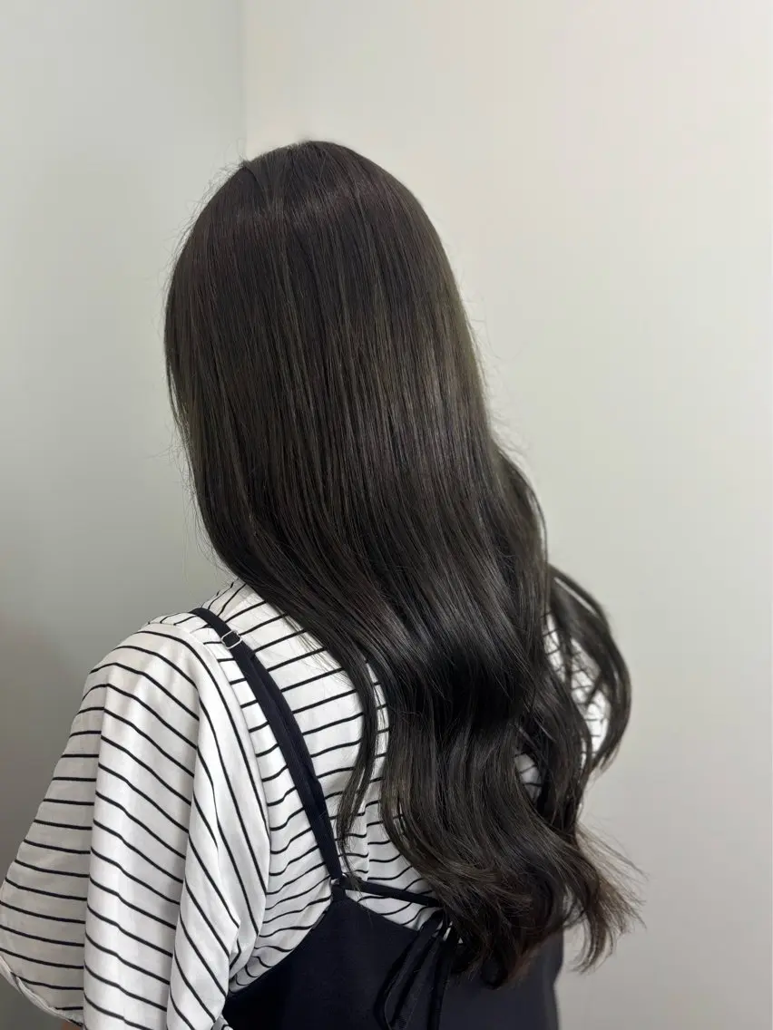ロング カラー カット ヘアカラー 山路 結花のヘアスタイル