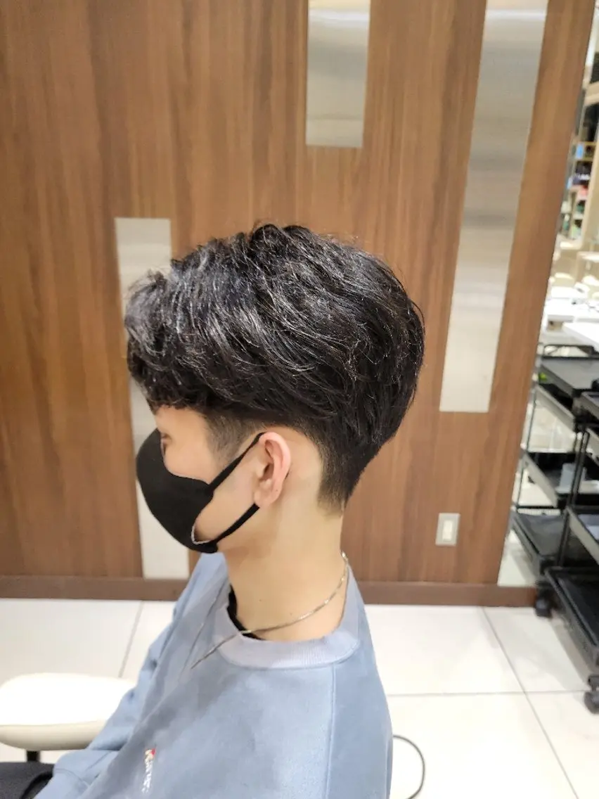 メンズ アップバング メンズパーマ 渡辺将功のヘアスタイル
