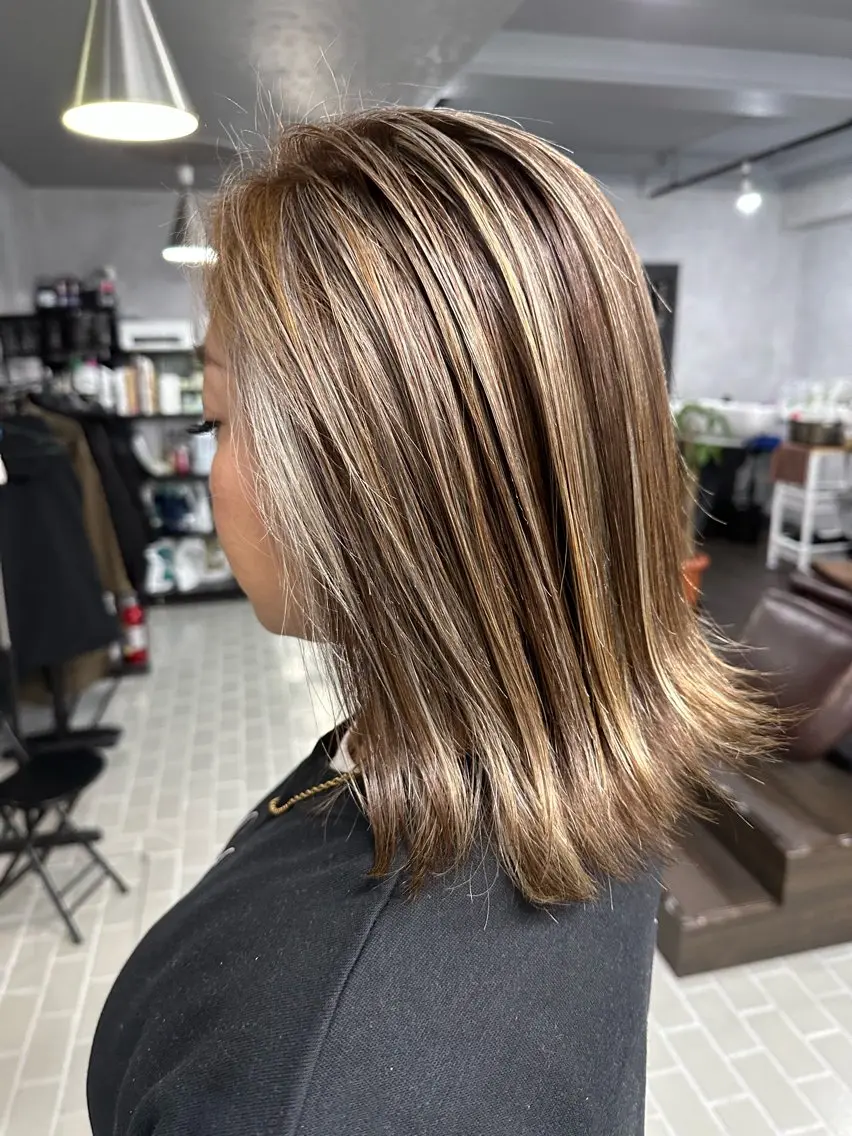 【白髪を活かすデザインヘアに😊】カット＋白髪ぼかしハイライト（巣鴨）の写真