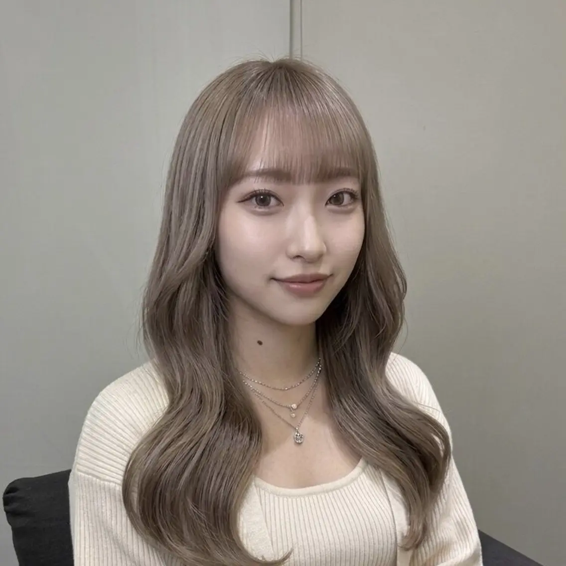 ロング ヘアカラー 川田 虹心桜のヘアスタイル