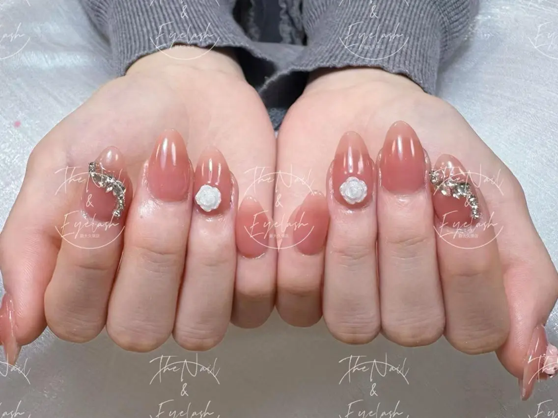 ネイル ガーリー キラキラネイル 韓国ネイル ロングネイル 持ち込み ハンドネイル ハンドケア The Nail💗 Ayaseのネイルデザイン