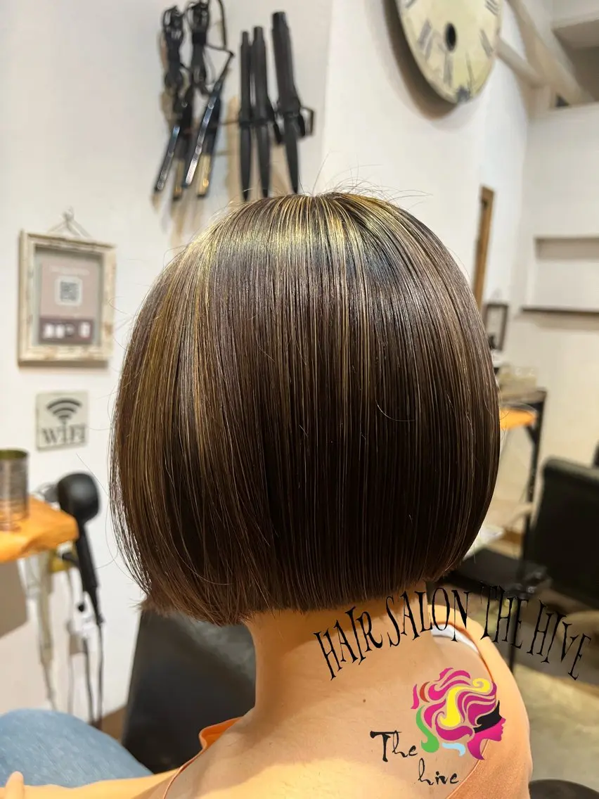 ショート カラー ハイライトカラー ハイライト カット ヘアカラー Hair salon The  hiveのヘアスタイル