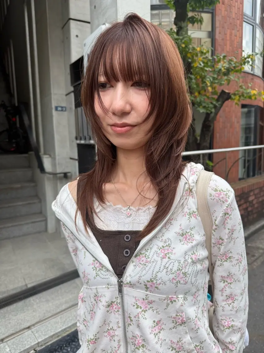 ロング ロングレイヤー アッシュ アッシュブラウン ラベンダーベージュ ボブ カット レイヤーカット\ウル フ　chinatsuのヘアスタイル