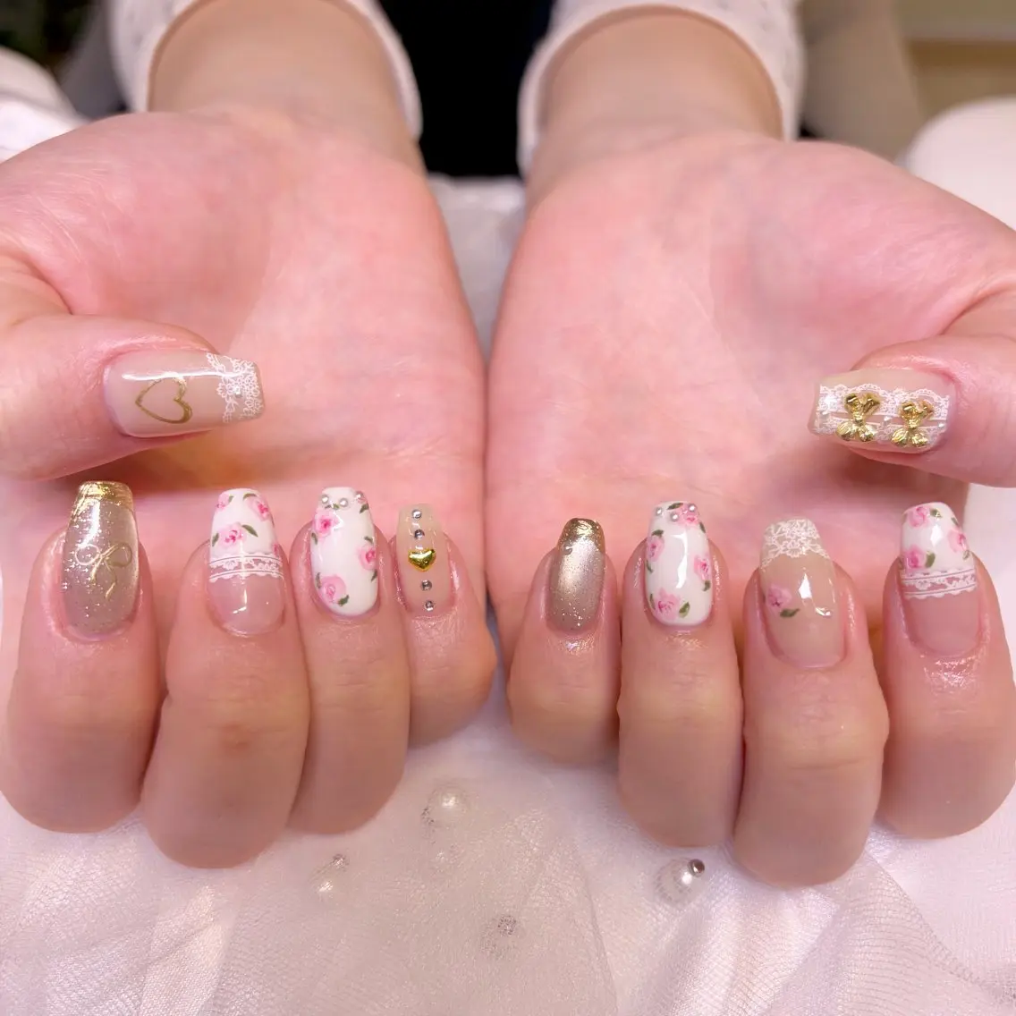 ネイル ガーリー ハンドネイル nail salon e'mu💐のネイルデザイン