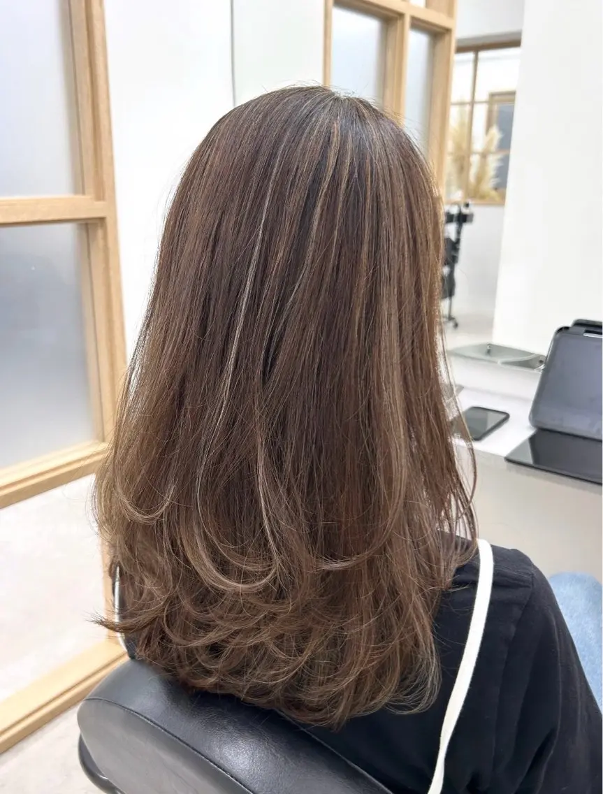 セミロング カラー ヘアアレンジ ヘアカラー トリートメント Rina🍒レイヤー 透明感ブリーチ💎のヘアスタイル