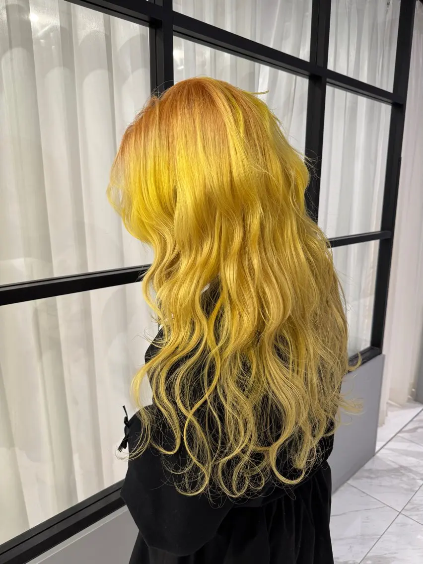 ロング 似合わせカット ヘアカラー ハイトーン✖️ 縮毛矯正シュンペイのヘアスタイル