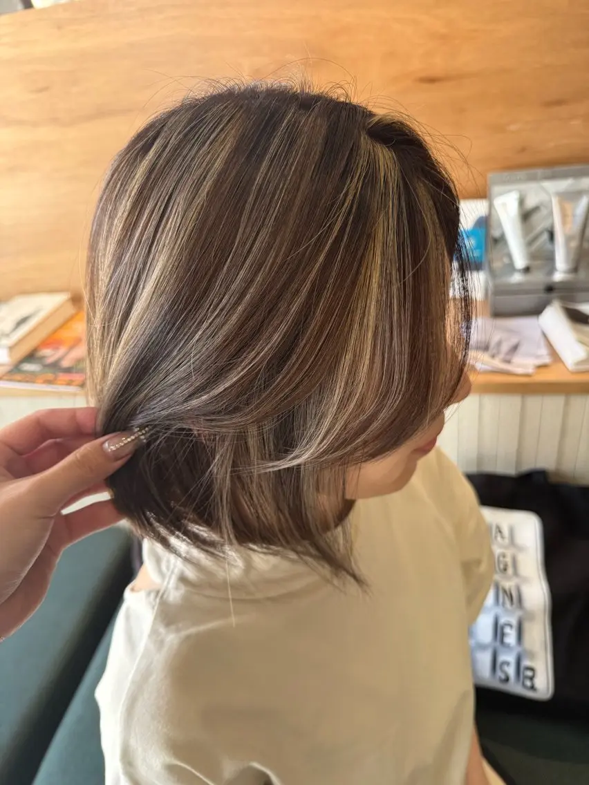 ミディアム ヘアカラー 井手上 陽菜のヘアスタイル