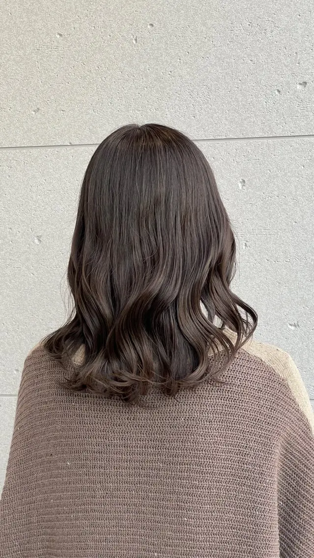 セミロング カラー ベージュカラー オリーブベージュ カット ヘアカラー トリートメント 山口 玖瑠美のヘアスタイル