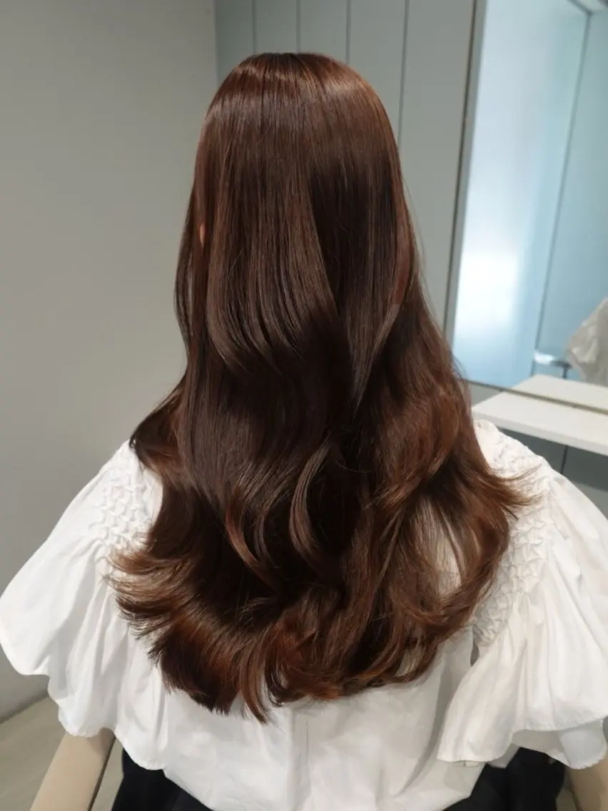 ミディアム カラー カット ヘアカラー 縮毛矯正 トリートメント 縮毛矯正／レイヤー／ 髪質改善／海月のヘアスタイル