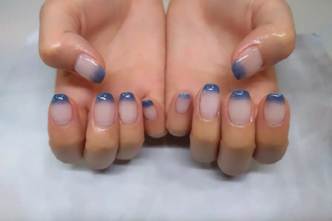ネイル ブルー グラデーション ネイビー Sunny La Nailのネイルデザイン