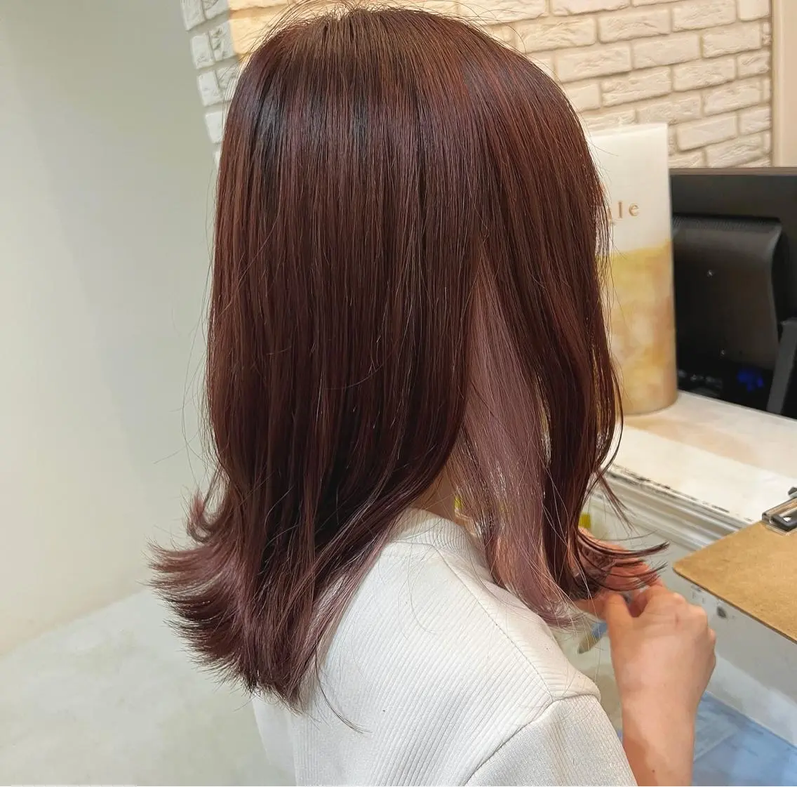 ミディアム ピンクブラウン 切りっぱなしボブ 👩🏼ミニボブのヘアスタイル