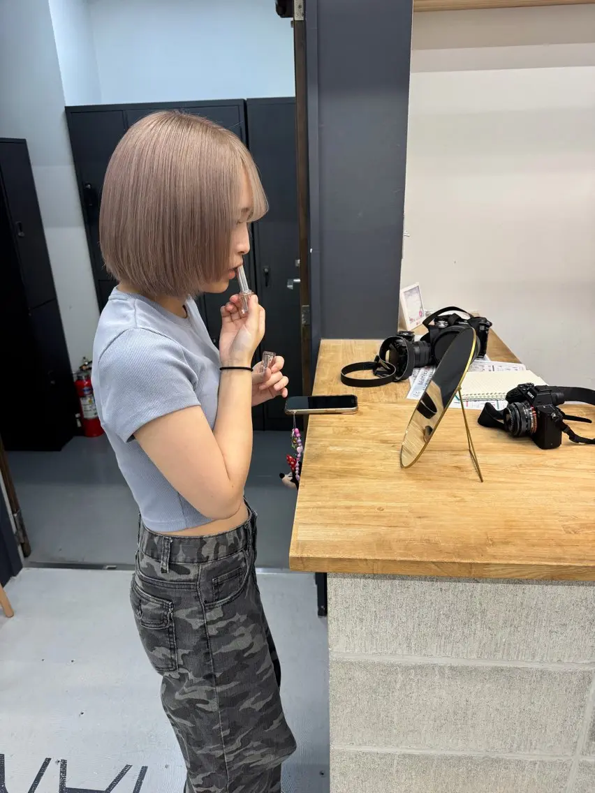 ショート カラー グレージュ シルバー シルバーグレージュ ヘアカラー ゆうと/ブリーチモデ ル/ストレートモデルのヘアスタイル
