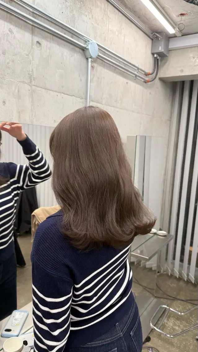 ミディアム カラー ベージュカラー ブリーチ ダブルカラー ミルクティーベージュ ブリーチなしカラー カット ヘアカラー トリートメント 高橋大樹/グレー ジュ/ブリーチなしのヘアスタイル