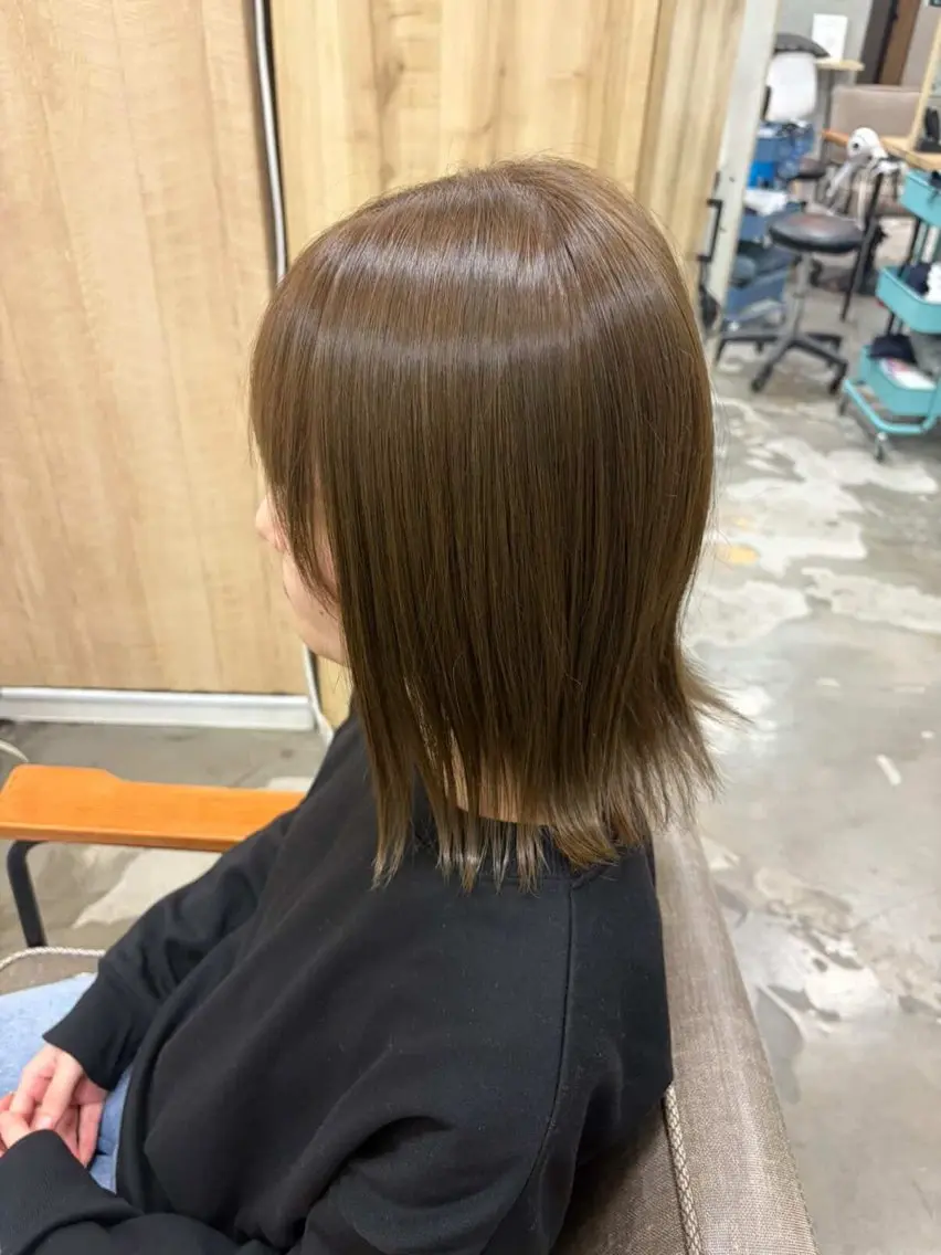 カラー ベージュカラー オリーブベージュ ナチュラルヘア🦋 のの  YECCAのヘアスタイル