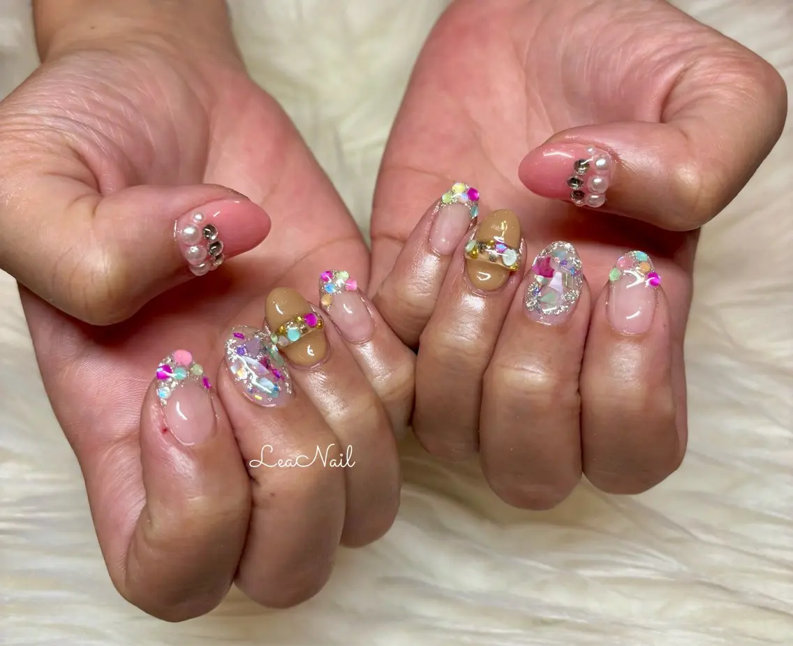 ネイル ストーンネイル Lea Nailのネイルデザイン