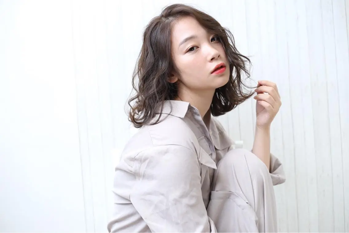 ミディアム カラー パーマ サワタ ミサのヘアスタイル