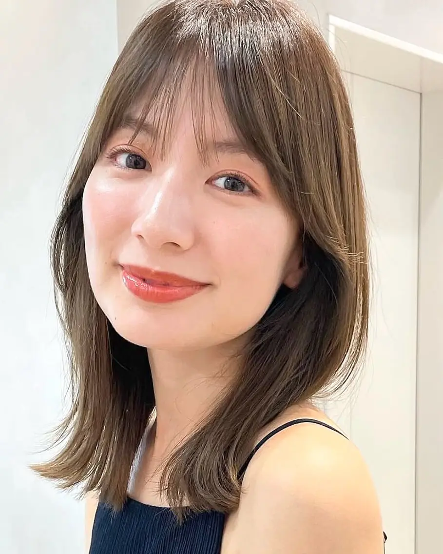 ミディアム アッシュ レイヤーカット カット ヘアカラー 表参道レイヤーカット 髪質改善山岸季生のヘアスタイル