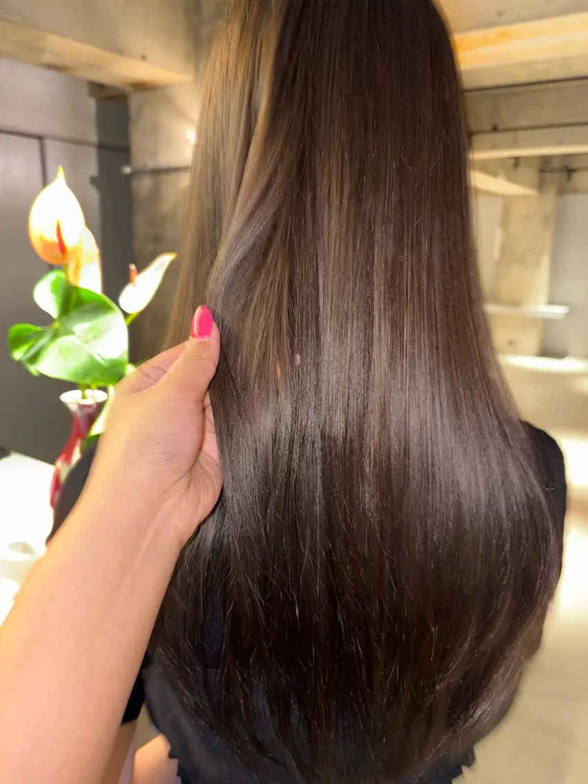カラー yu 🍓/レイヤー ／透明感カラーのヘアスタイル
