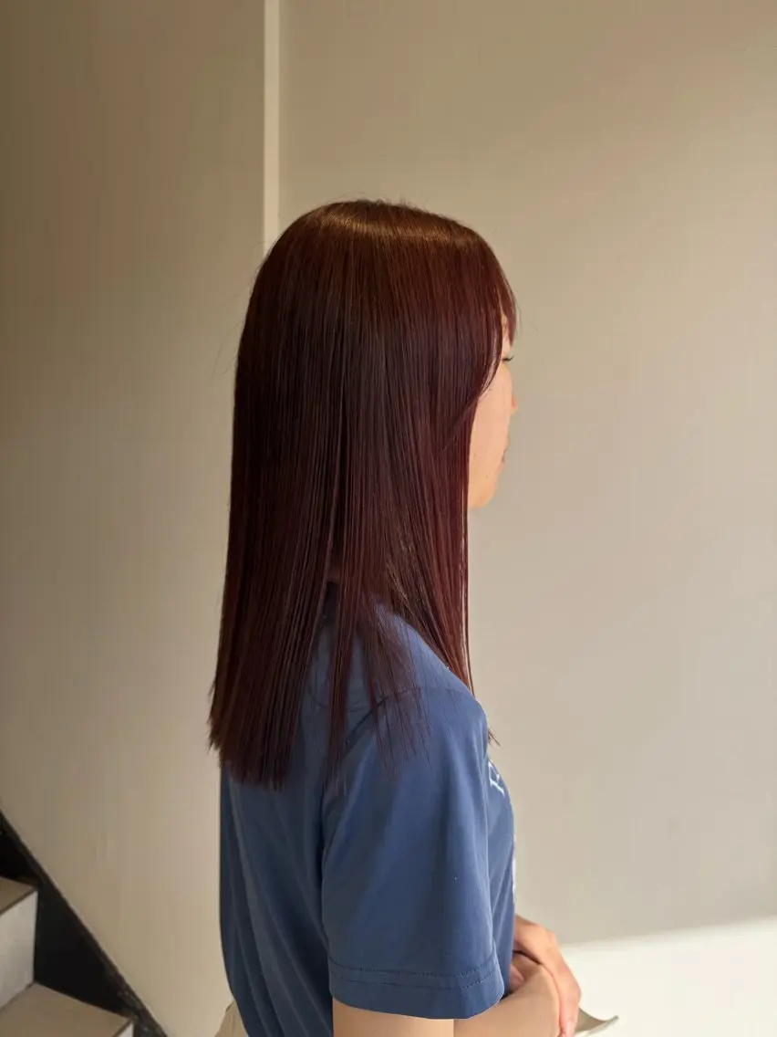 ミディアム カット ヘアカラー Yuzu .のヘアスタイル