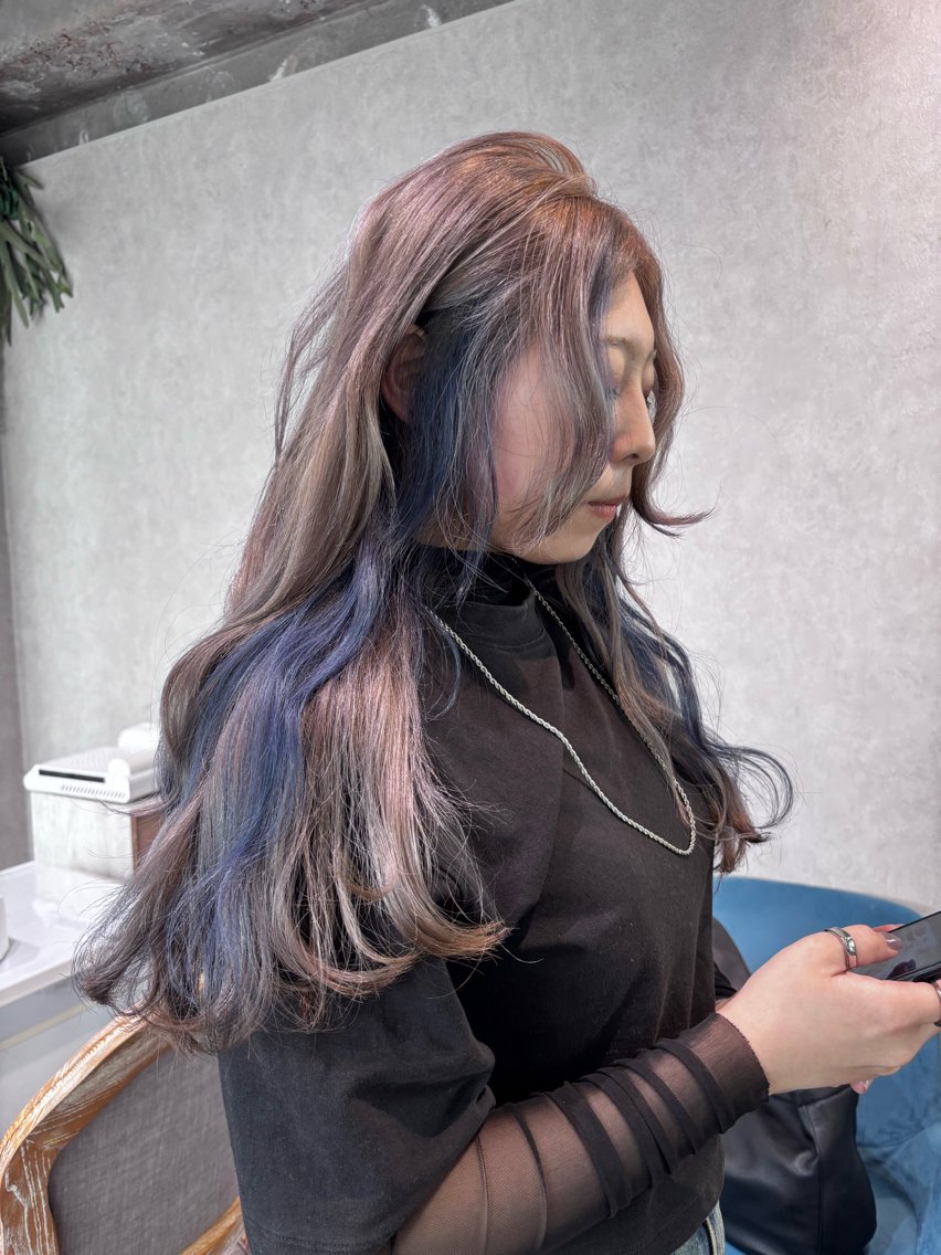 ロング カラー ヘアアレンジ 切りっぱなしボブ ブリーチ デザインカラー ダブルカラー イヤリングカラー ヘアカラー color.nail 🫧ionaのネイルデザイン