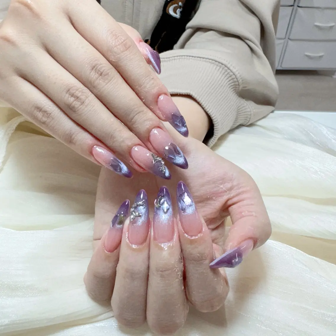ネイル ハンドネイル 🦢Ella💌 長さだし専門店☁️のネイルデザイン