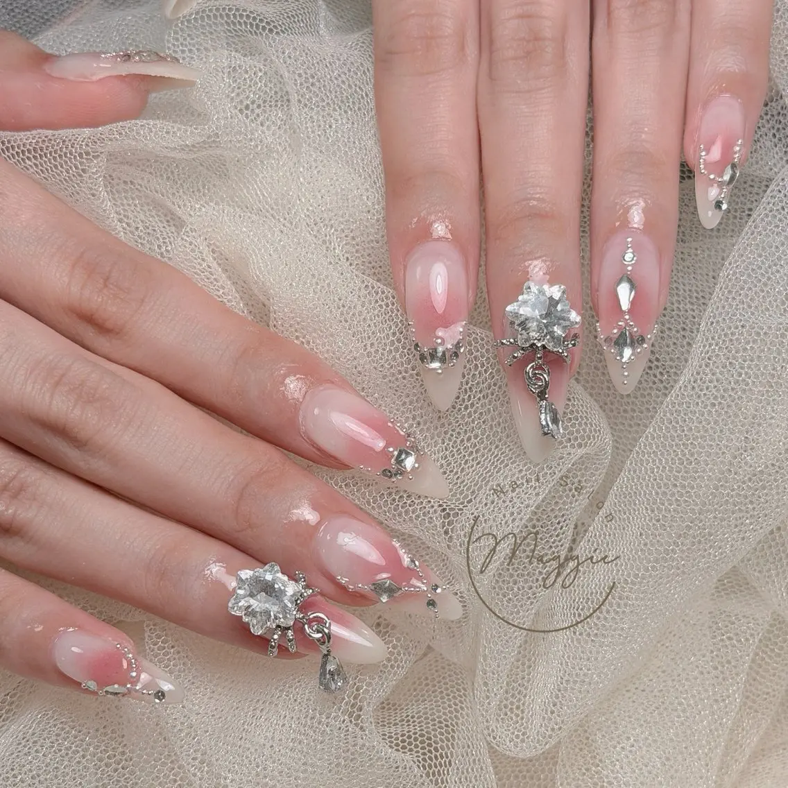 ネイル ハンドネイル Maggie Nail🦩BiKiのネイルデザイン