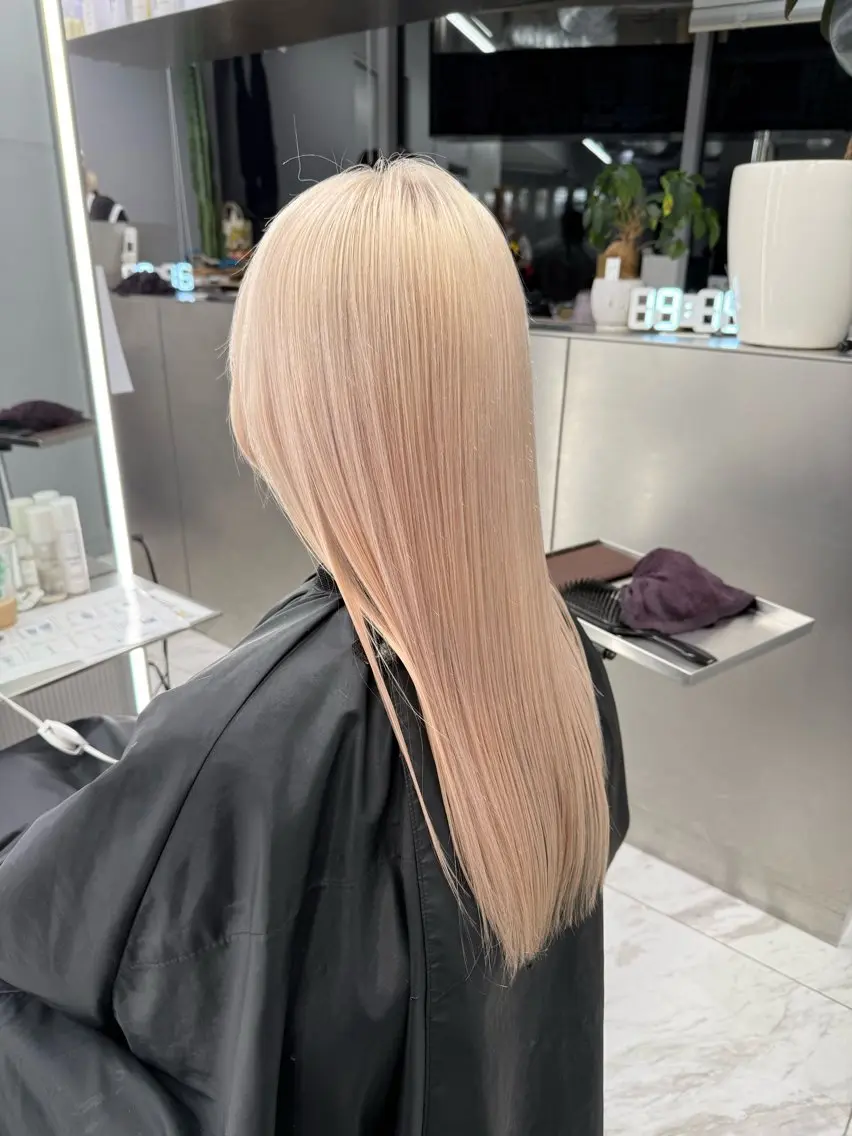 ロング カラー カット ヘアカラー トリートメント ハイトーンレイヤー 顔まわりSOTAのヘアスタイル