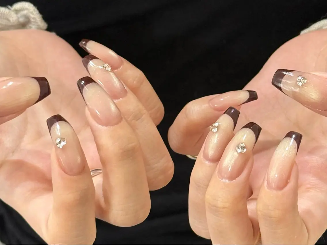 ネイル ブラウン マグネットネイル ハンドネイル 💅🏽 SHIORI🌙のネイルデザイン