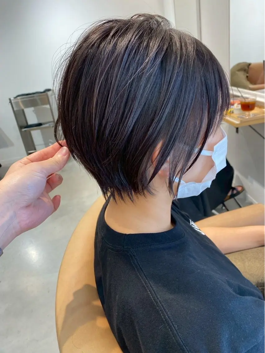 ショート カラー 林 実果のヘアスタイル
