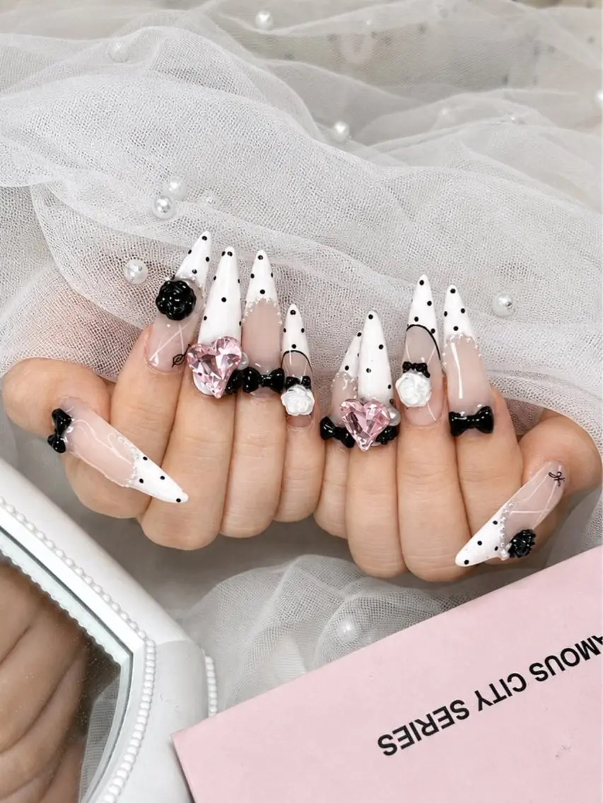 ネイル チークネイル ドット フットネイル フレンチネイル グラデーション ハンドネイル ハンドケア Nihonthy Nail 新宿のネイルデザイン