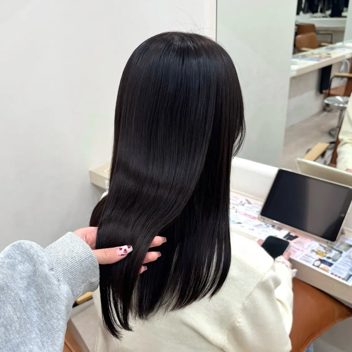 セミロング トリートメント トリートメント りな🪽カット /縮毛/透明感カラーのヘアスタイル