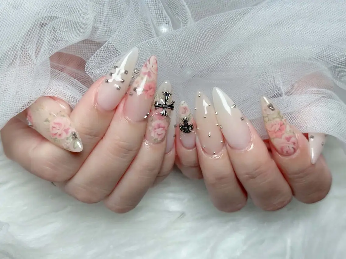ネイル アートネイル 長さ出し ジェルネイル 韓国ネイル マグネットネイル ハンドネイル Cloudy Chan Nailのネイルデザイン