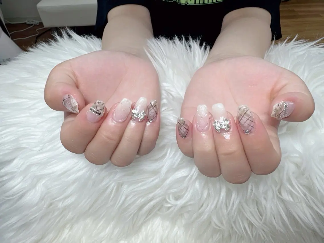 ネイル フレンチネイル 韓国ネイル マグネットネイル ニュアンスネイル オフィスネイル ハンドネイル ハンドケア Hara Nail 【持ち込みOK】のネイルデザイン