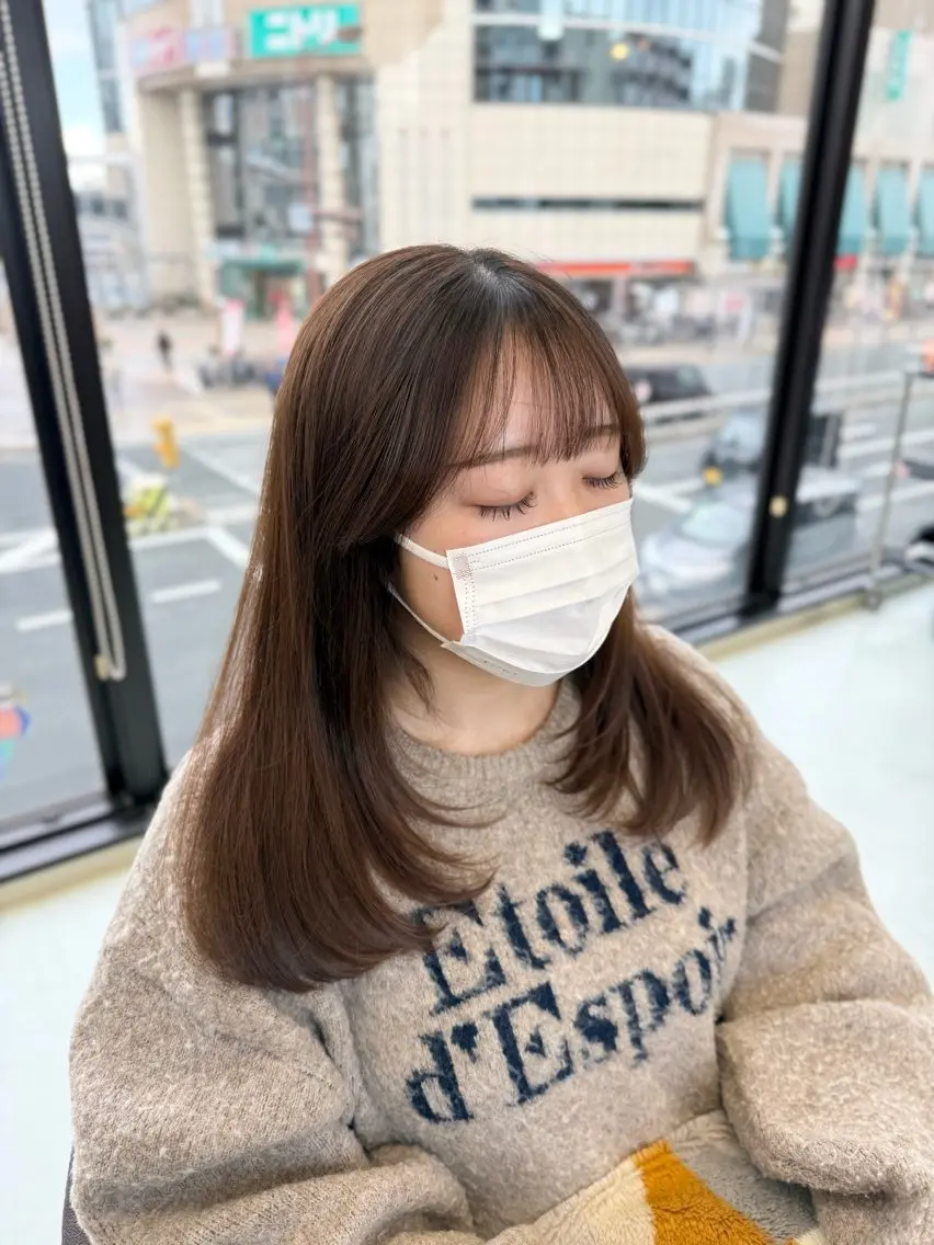 セミロング カット ヘアカラー 新井優馬|縮毛矯正/ 地毛風ストレートのヘアスタイル