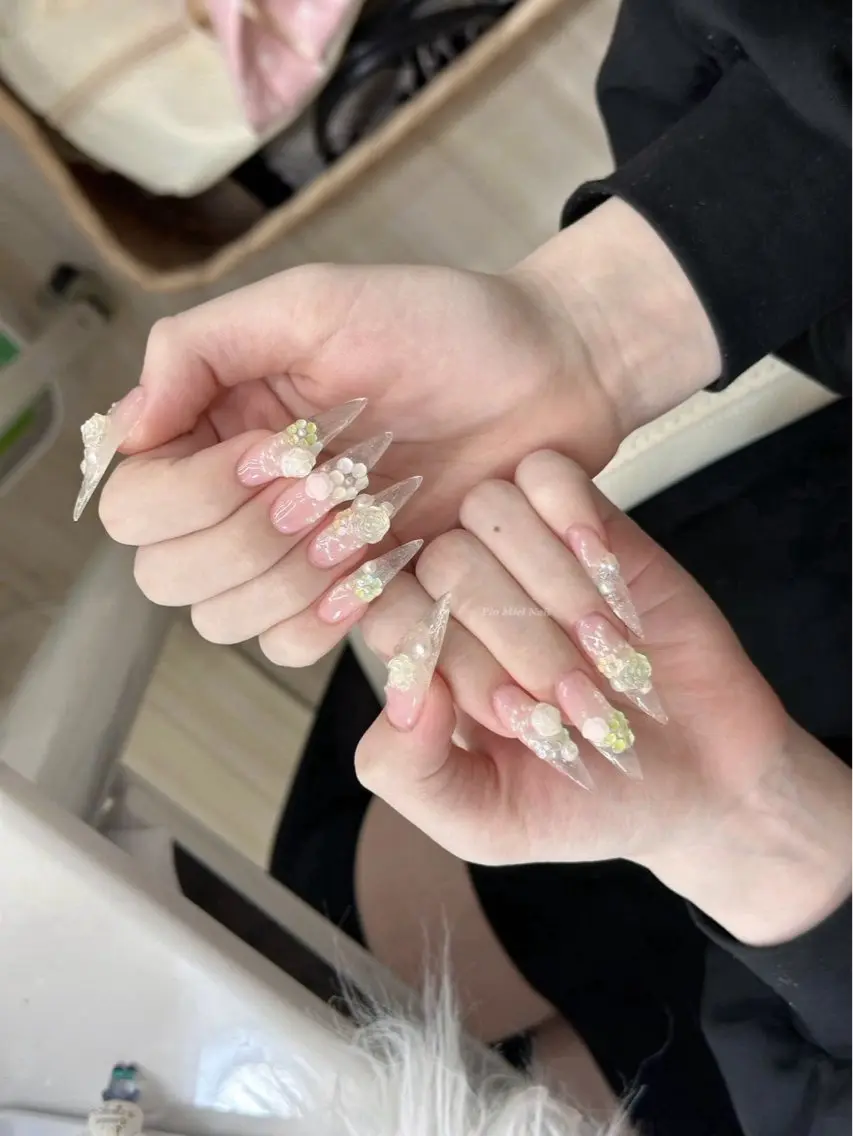 ネイル ハンドネイル HANA 長さだしのネイルデザイン