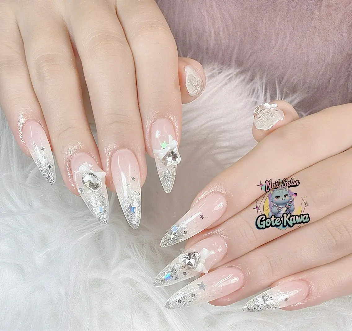 ネイル グラデーション ハート ホログラムネイル キラキラネイル ラメ(グリッター) ハンドネイル ハンドケア Gote Kawa nail salonのネイルデザイン