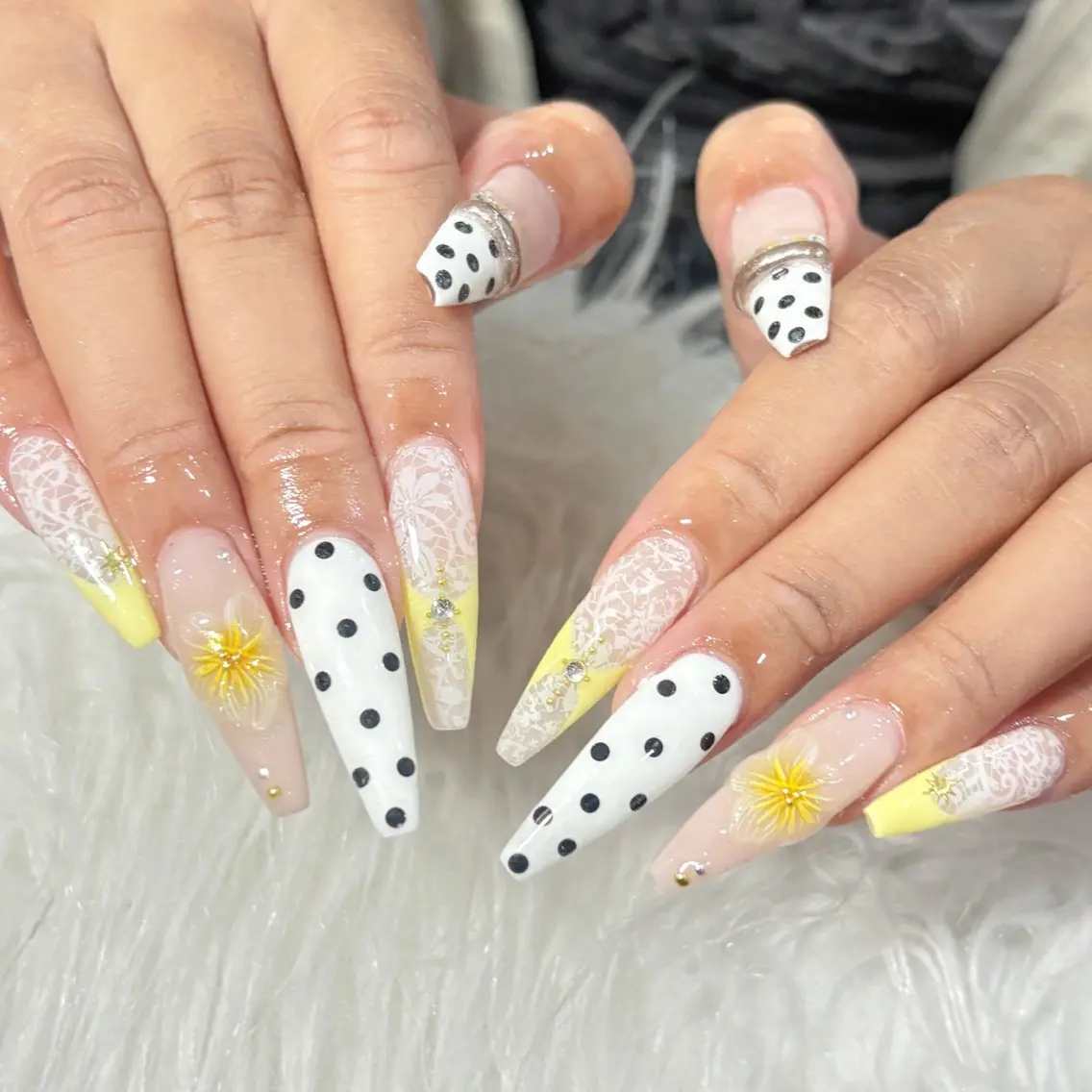 ネイル ハンドネイル LAVISH manaのネイルデザイン