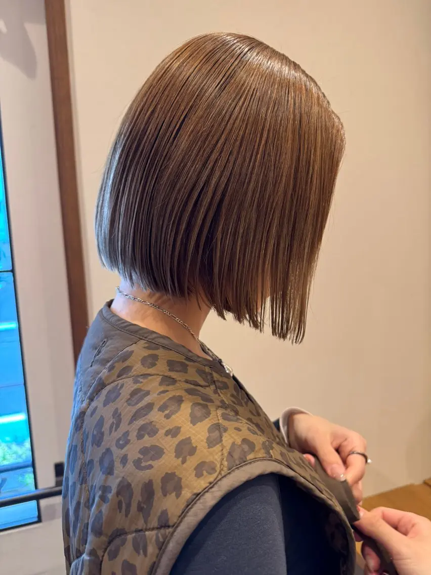 ショート カラー ベージュカラー ボブ ENIF 大島 芽生のヘアスタイル