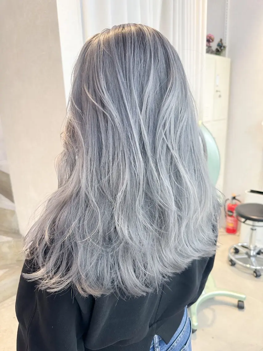 ミディアム カラー ブリーチ エドルカラー イルミナカラー ラベンダーカラー ヘアカラー BOX mico.のヘアスタイル