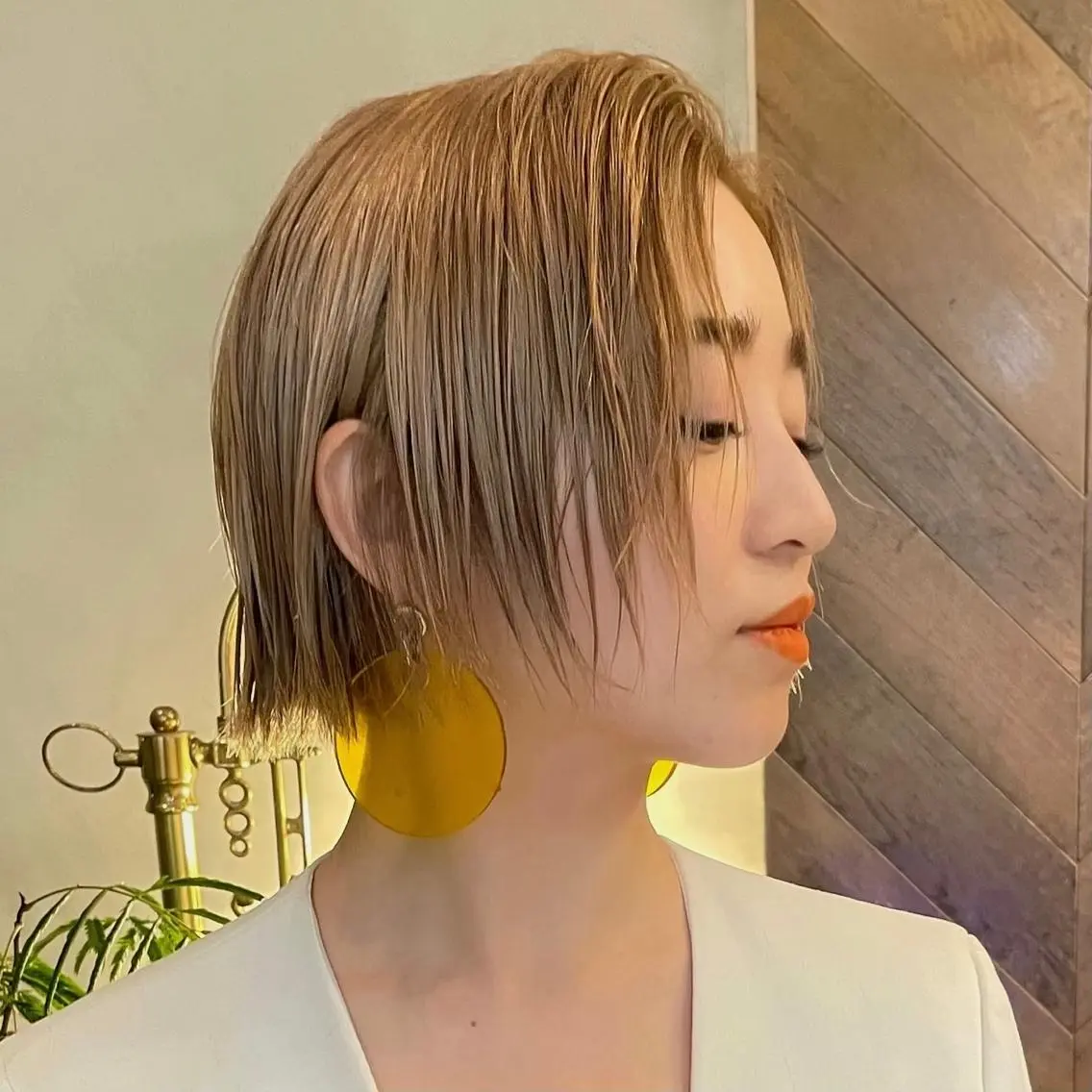 ショート カラー ブリーチ ブロンド ボブ カット ヘアカラー トリートメント ブリーチ😼 ボブ✍️レイヤーのヘアスタイル