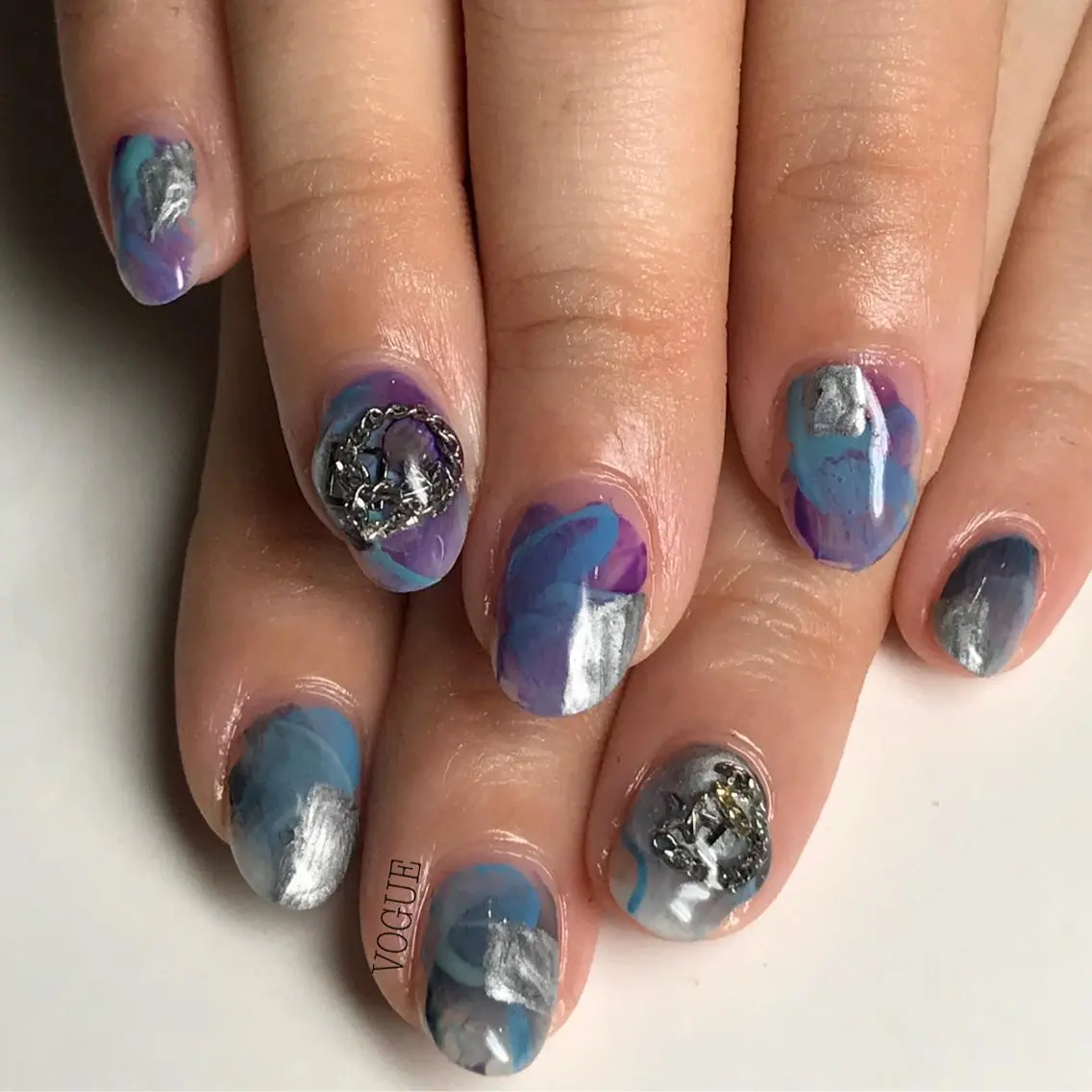 ネイル ブルー ニュアンスネイル ハンドネイル VOGUE ×SWANのネイルデザイン