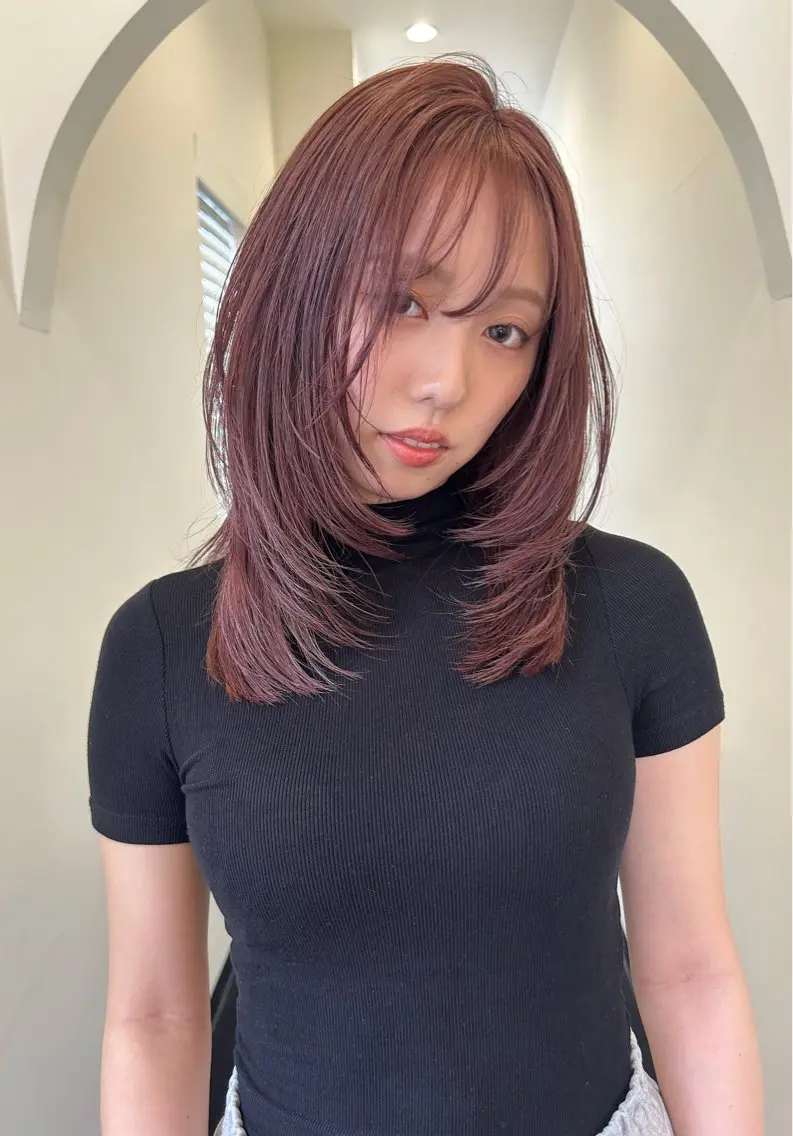 セミロング カラー ブリーチ ブラウンカラー ピンクカラー ピンクブラウン レイヤーカット 遠藤 ふたばのヘアスタイル