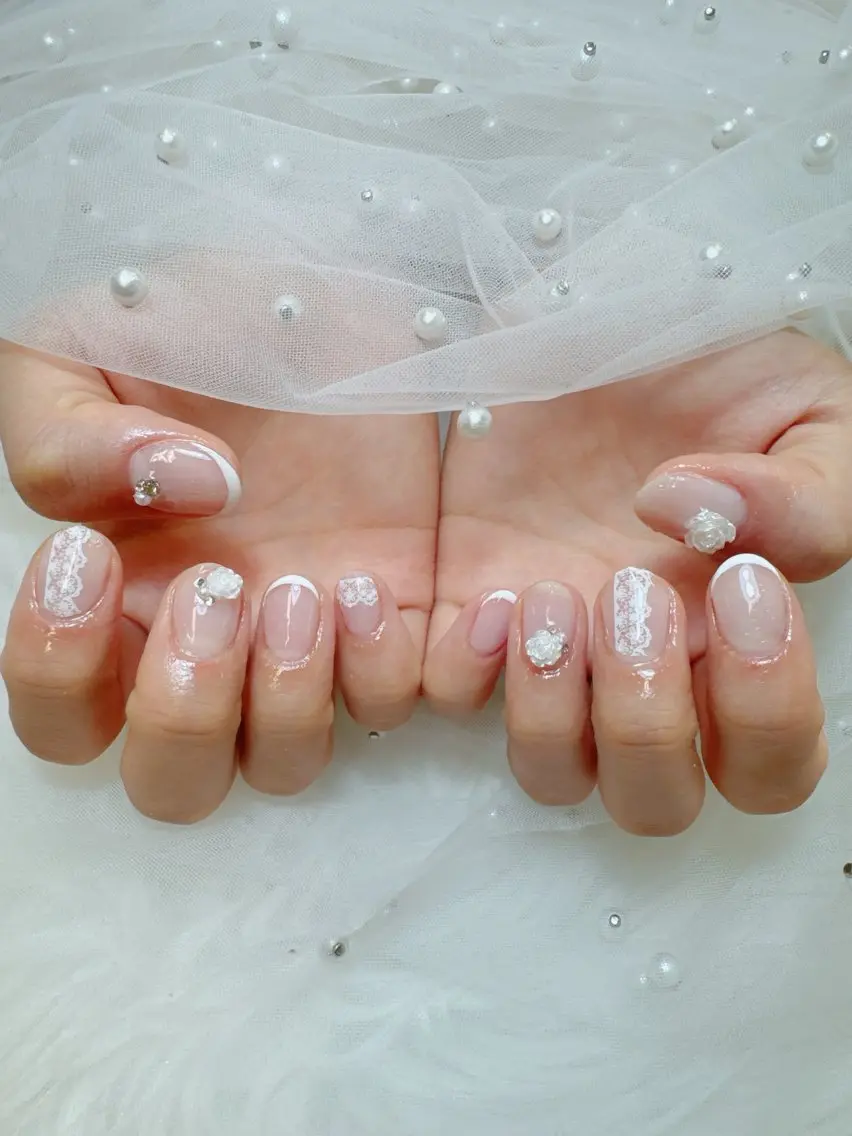 ネイル 成人式 フレンチネイル ジェルネイル ガラスフレンチ ハート ハンドネイル Queeens nailのネイルデザイン