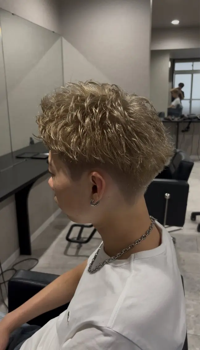 カラー メンズ 西村 杏のヘアスタイル