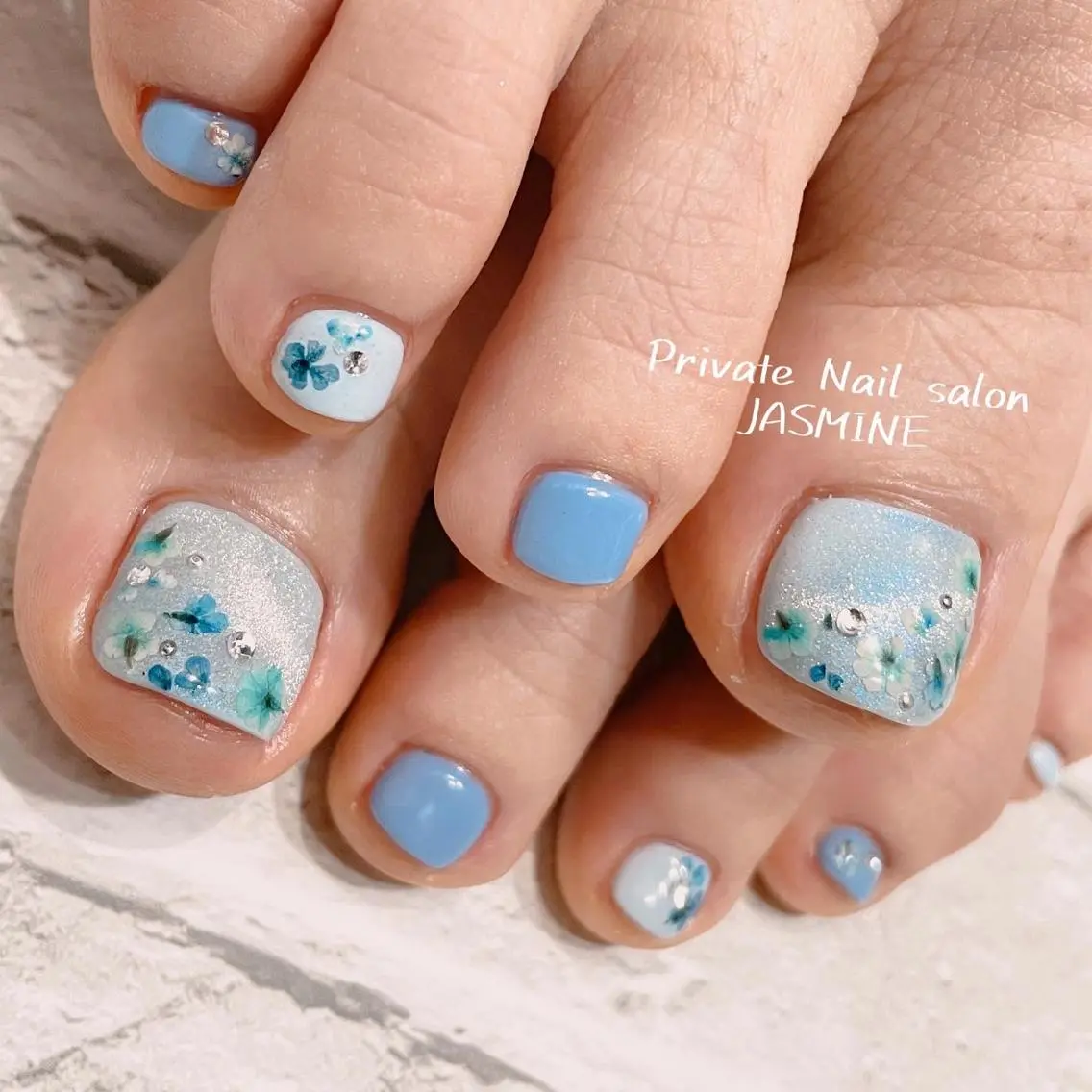 ネイル ブルー フラワーネイル フットネイル Nail salon JASMINEのネイルデザイン