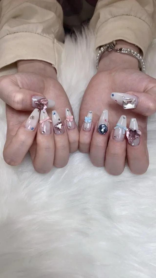 ネイル オーロラネイル ブラウン フラッシュネイル フラワーネイル ホログラムネイル ハンドネイル Rei _Nail 新宿のネイルデザイン