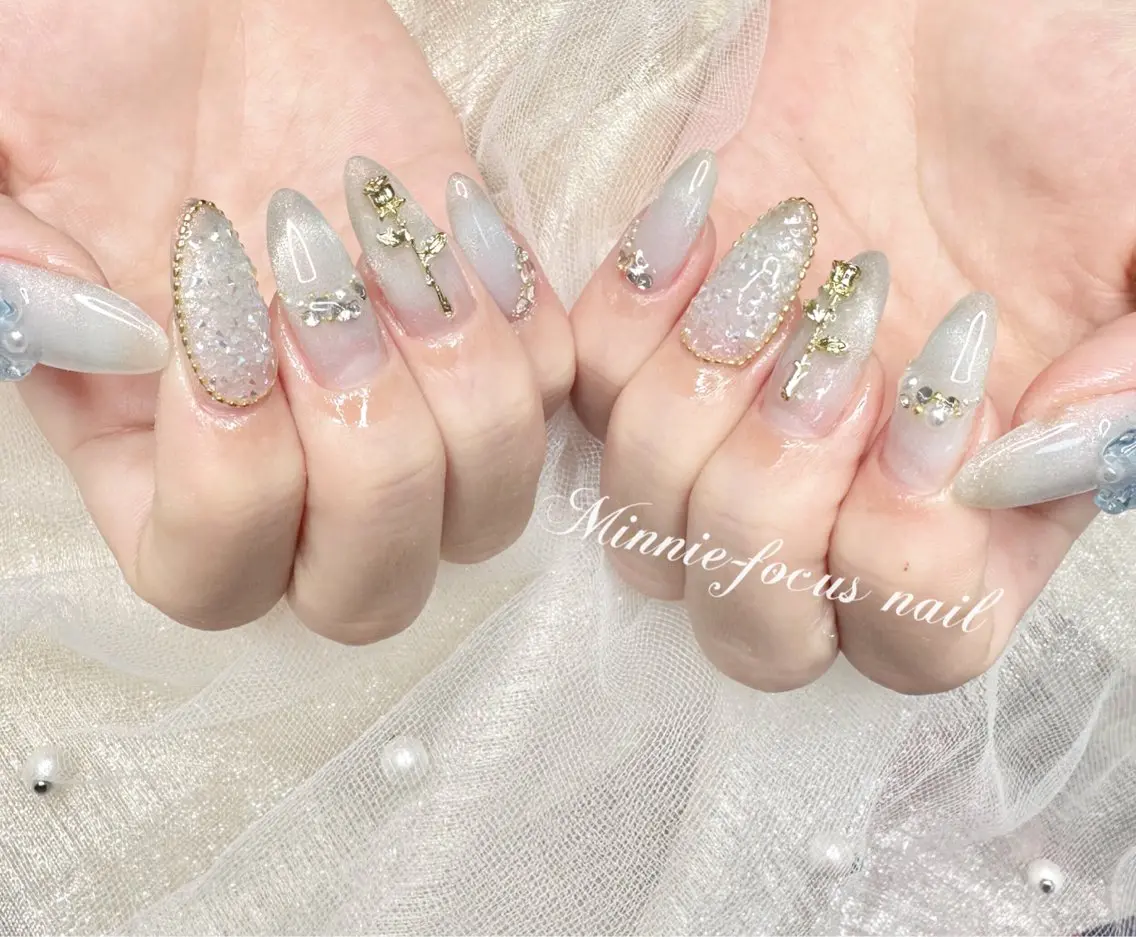 ネイル フレンチネイル キラキラネイル マグネットネイル マグネットフレンチ 持ち込み 🧸Luvia nail✨のネイルデザイン