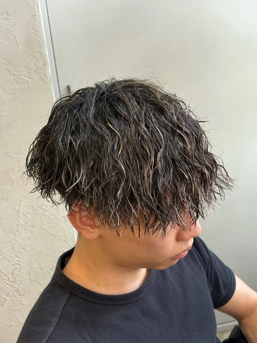ショート パーマ メンズ メンズパーマ ツイストスパイラルパーマ スパイラルパーマ YUUTO 【メンズ限定】のヘアスタイル